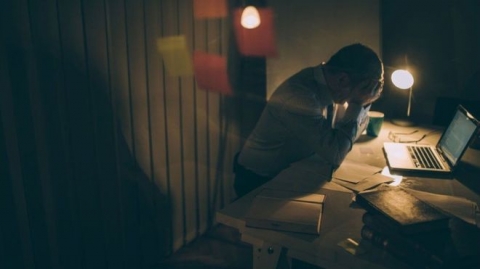 العمل لساعات طويلة 